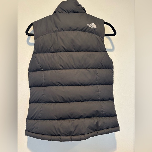 The North Face Women's Black Puffer Vest - Picture 2 of 7
